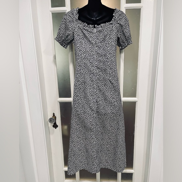 Adorable dress - Picture 2 of 3